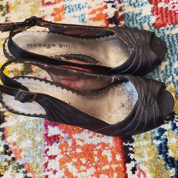 3 pair of heels. - Picture 3 of 8